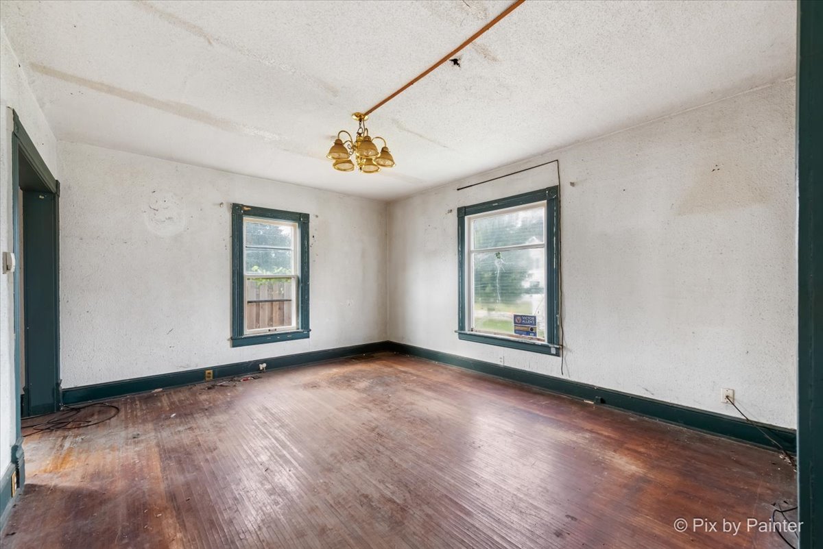 206 W Blackman Street, Harvard, IL 60033