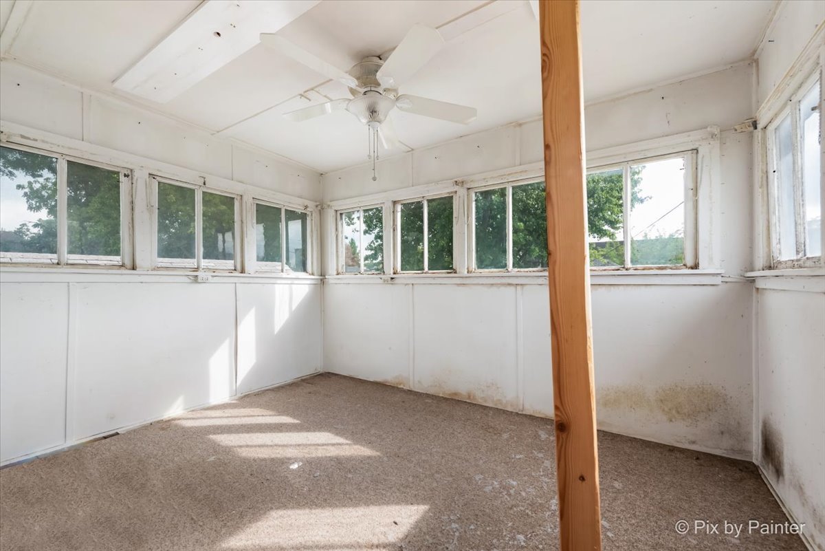 206 W Blackman Street, Harvard, IL 60033