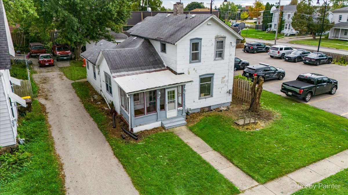 206 W Blackman Street, Harvard, IL 60033