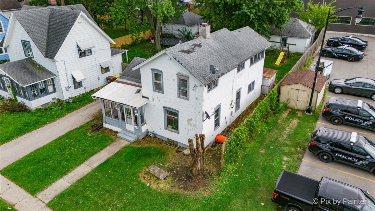 206 W Blackman Street, Harvard, IL 60033