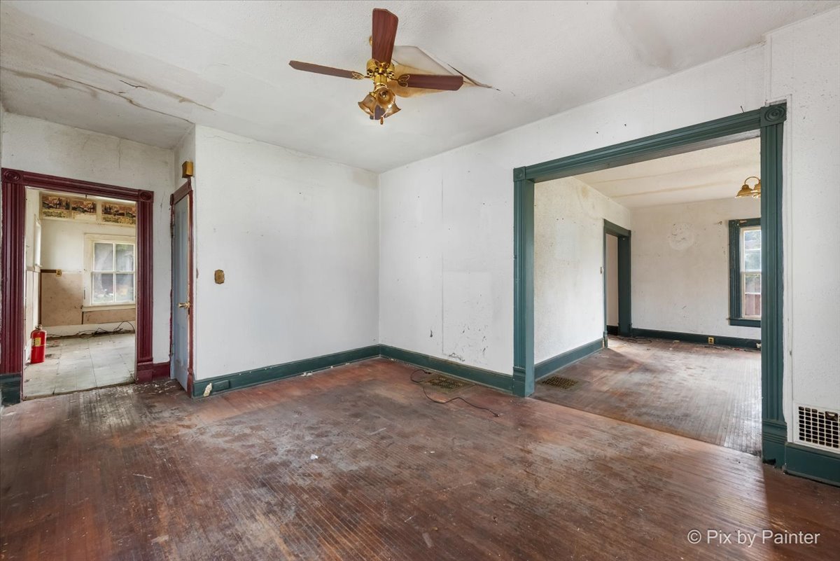 206 W Blackman Street, Harvard, IL 60033