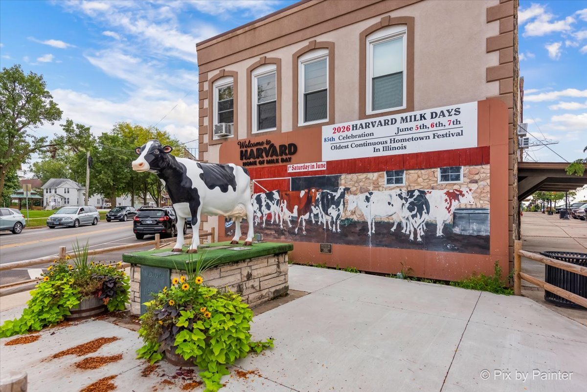206 W Blackman Street, Harvard, IL 60033