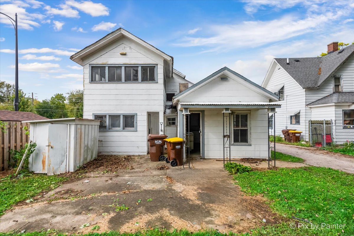 206 W Blackman Street, Harvard, IL 60033