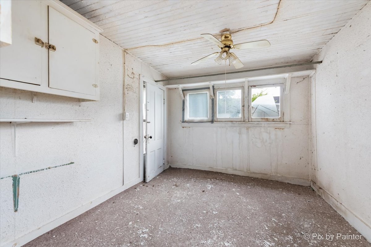 206 W Blackman Street, Harvard, IL 60033