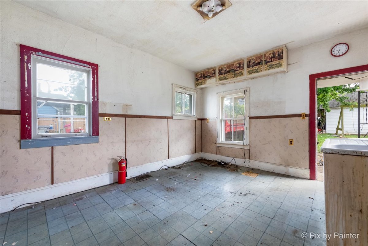 206 W Blackman Street, Harvard, IL 60033