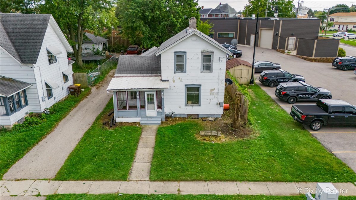 206 W Blackman Street, Harvard, IL 60033