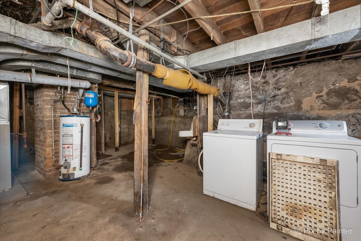 206 W Blackman Street, Harvard, IL 60033