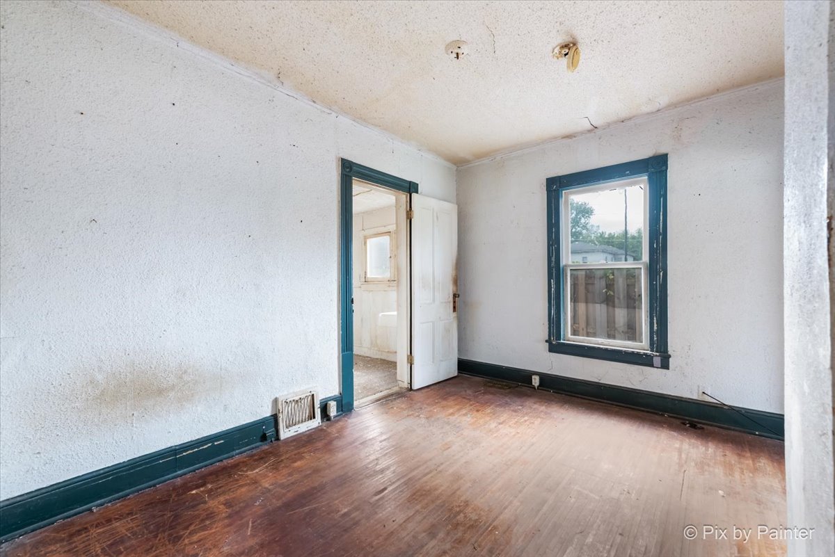 206 W Blackman Street, Harvard, IL 60033