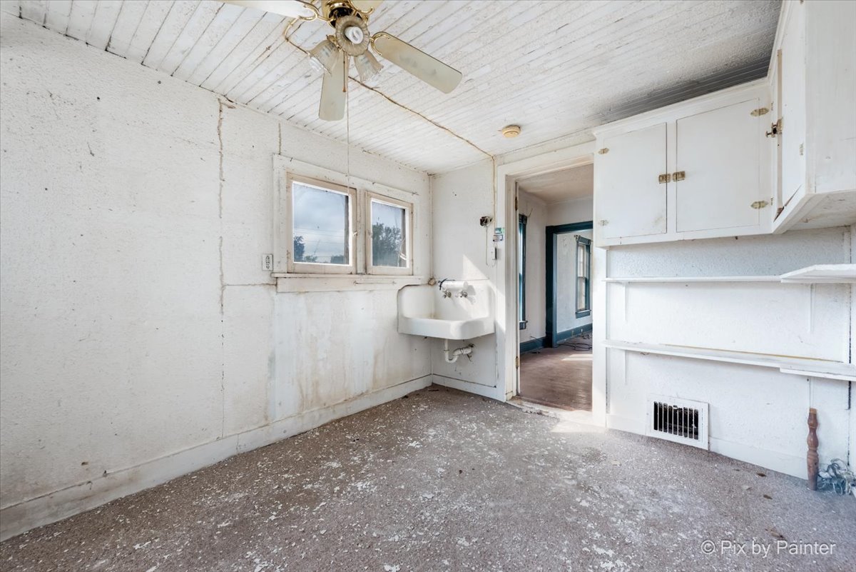 206 W Blackman Street, Harvard, IL 60033