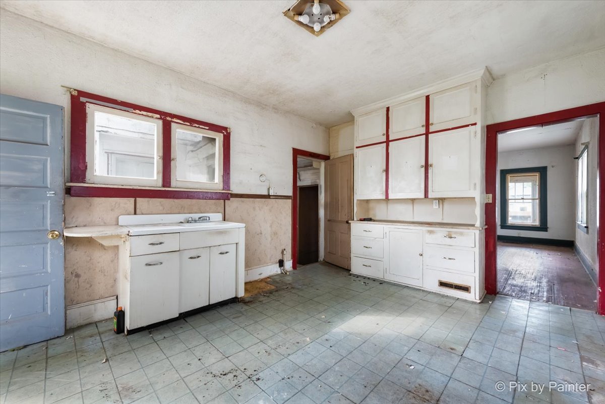206 W Blackman Street, Harvard, IL 60033