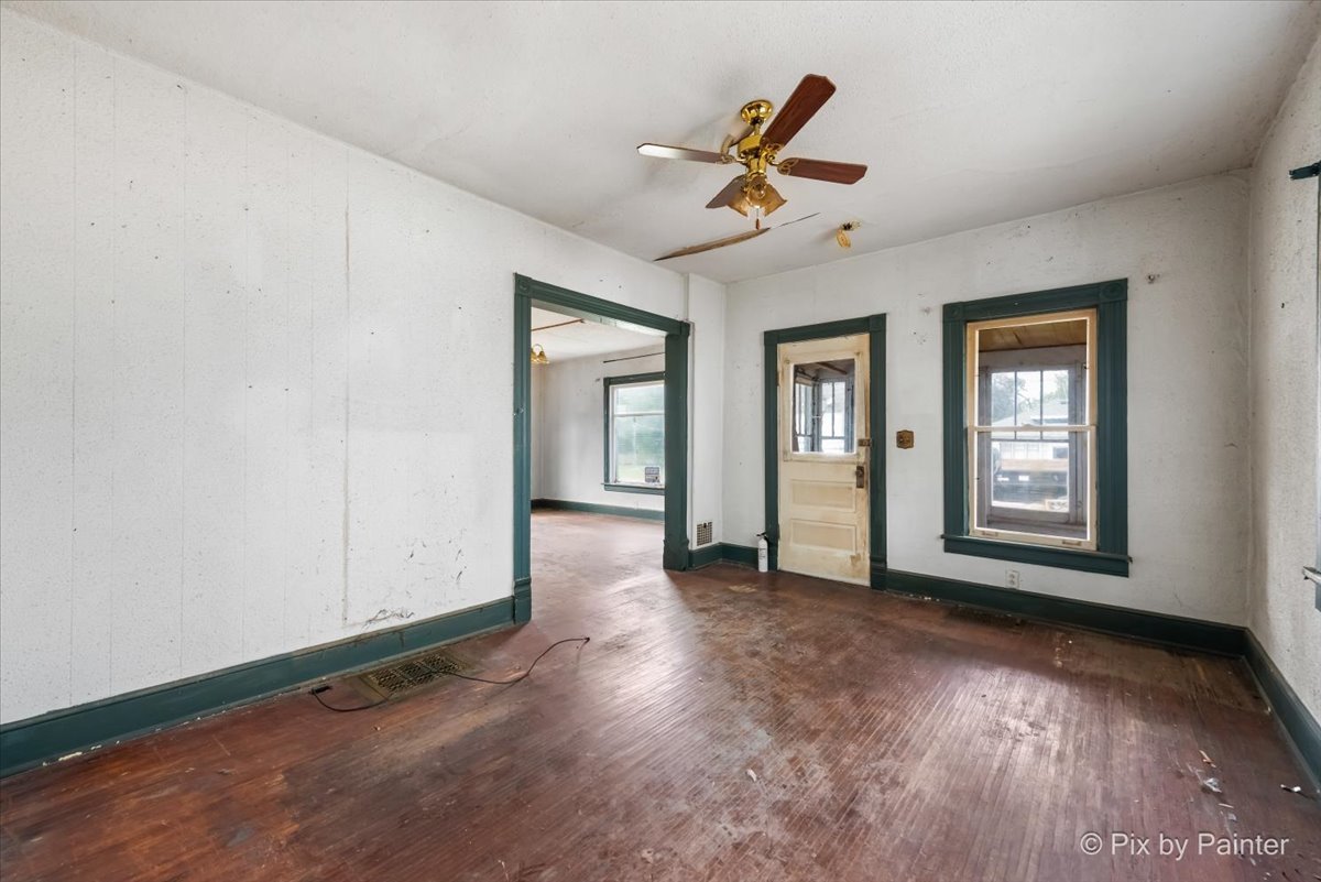 206 W Blackman Street, Harvard, IL 60033