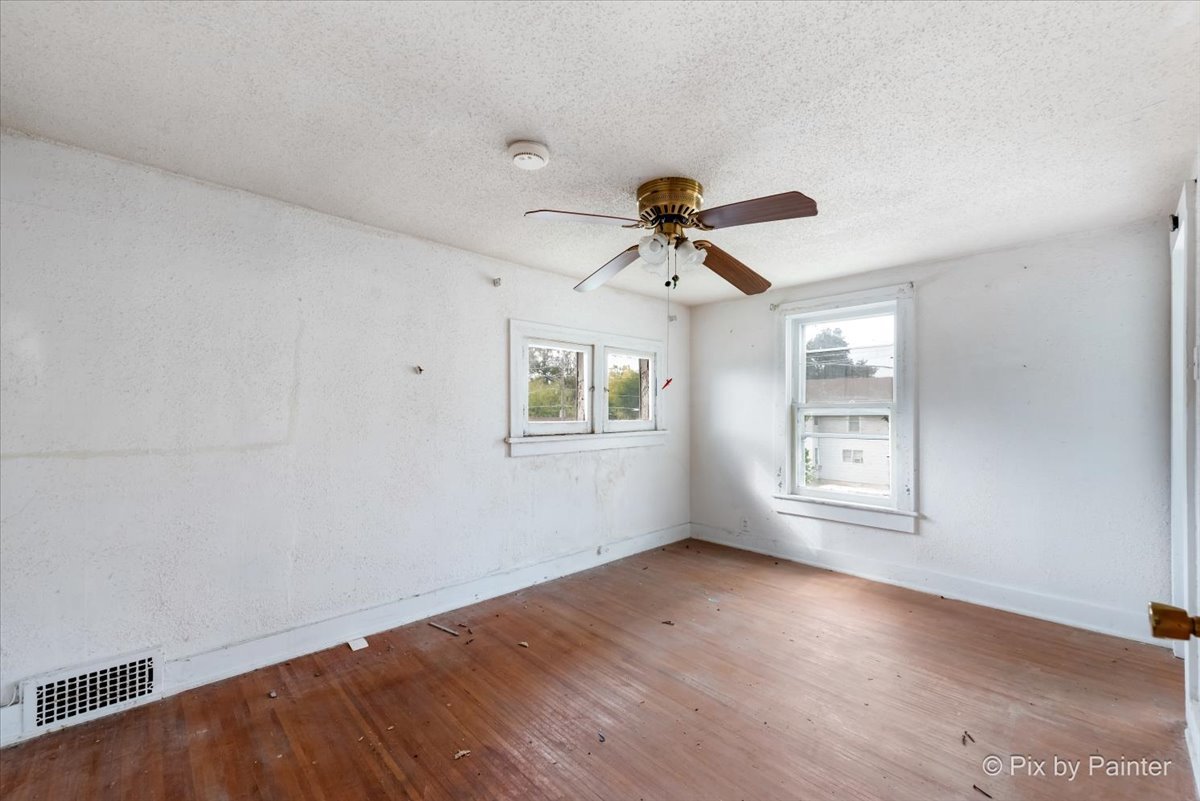206 W Blackman Street, Harvard, IL 60033