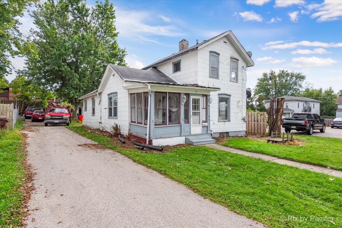 206 W Blackman Street, Harvard, IL 60033