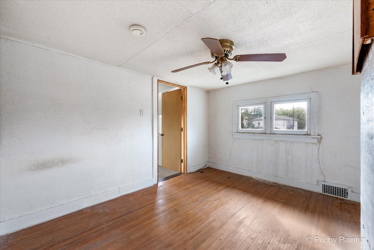 206 W Blackman Street, Harvard, IL 60033