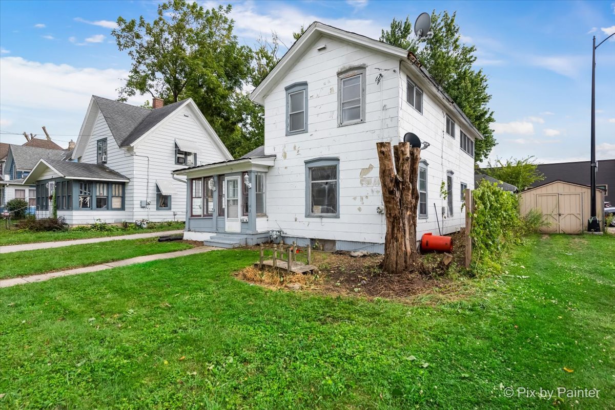 206 W Blackman Street, Harvard, IL 60033