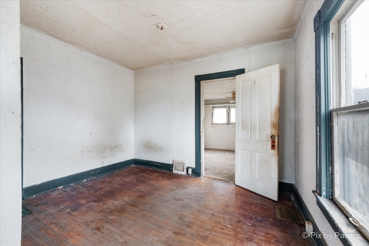 206 W Blackman Street, Harvard, IL 60033