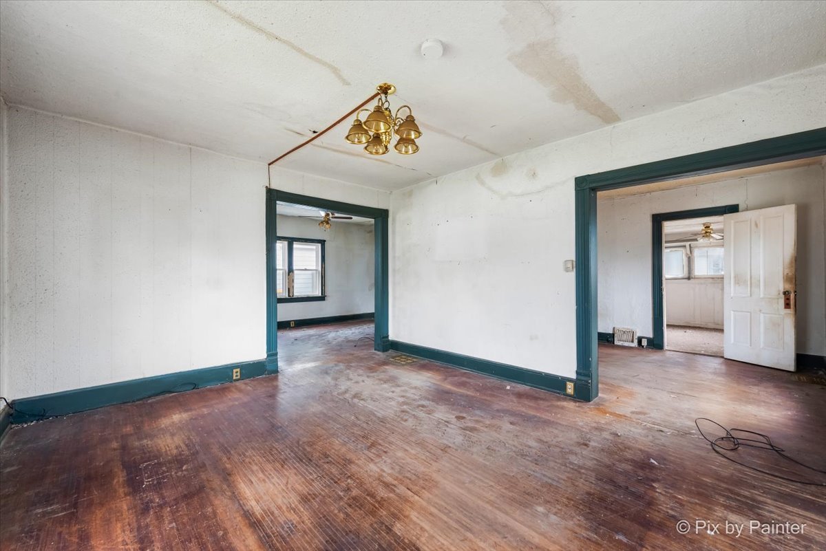 206 W Blackman Street, Harvard, IL 60033
