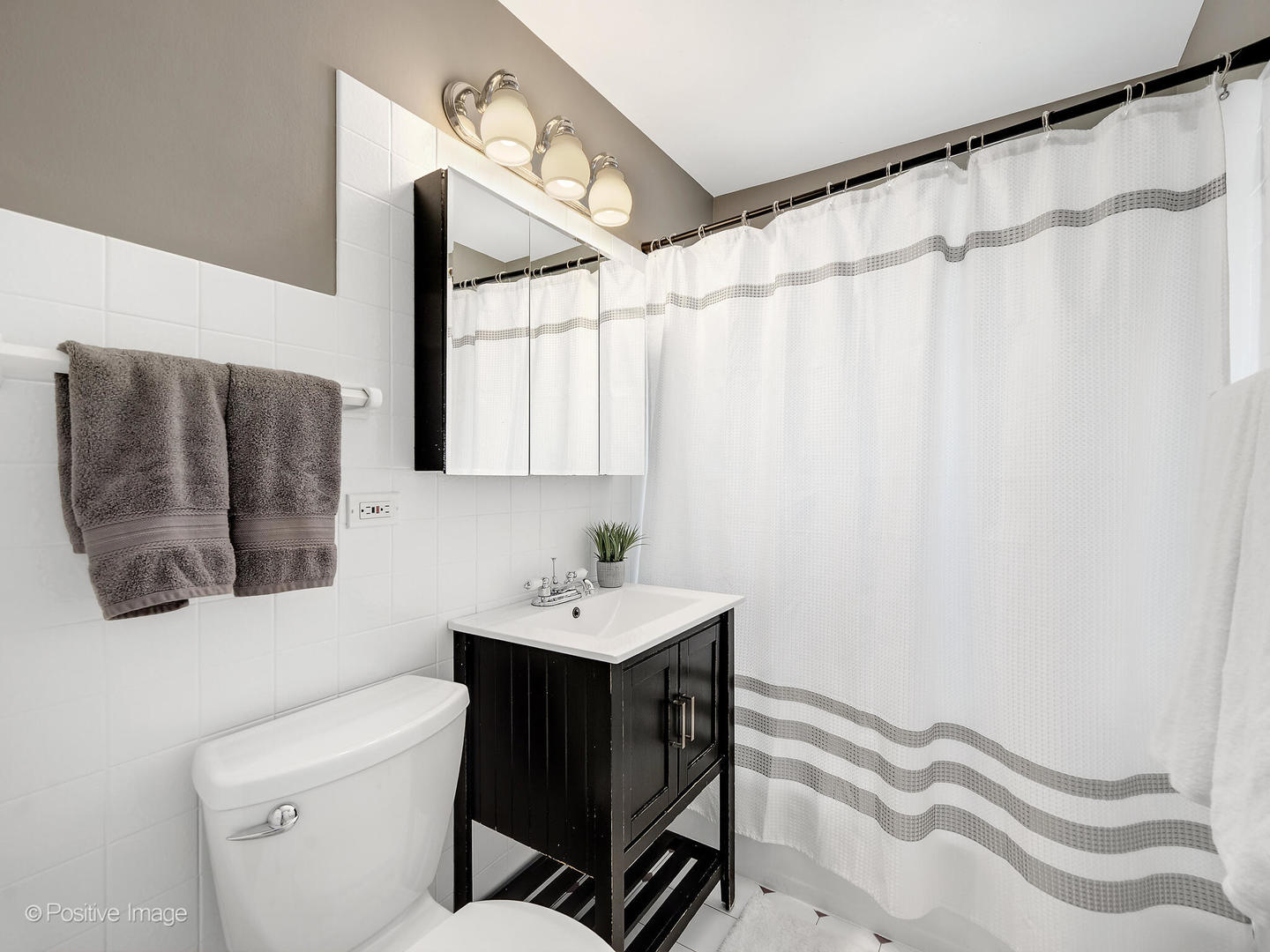 814 S HAWTHORNE Avenue, Elmhurst, IL 60126