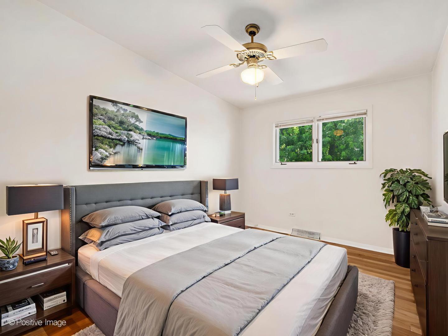 814 S HAWTHORNE Avenue, Elmhurst, IL 60126