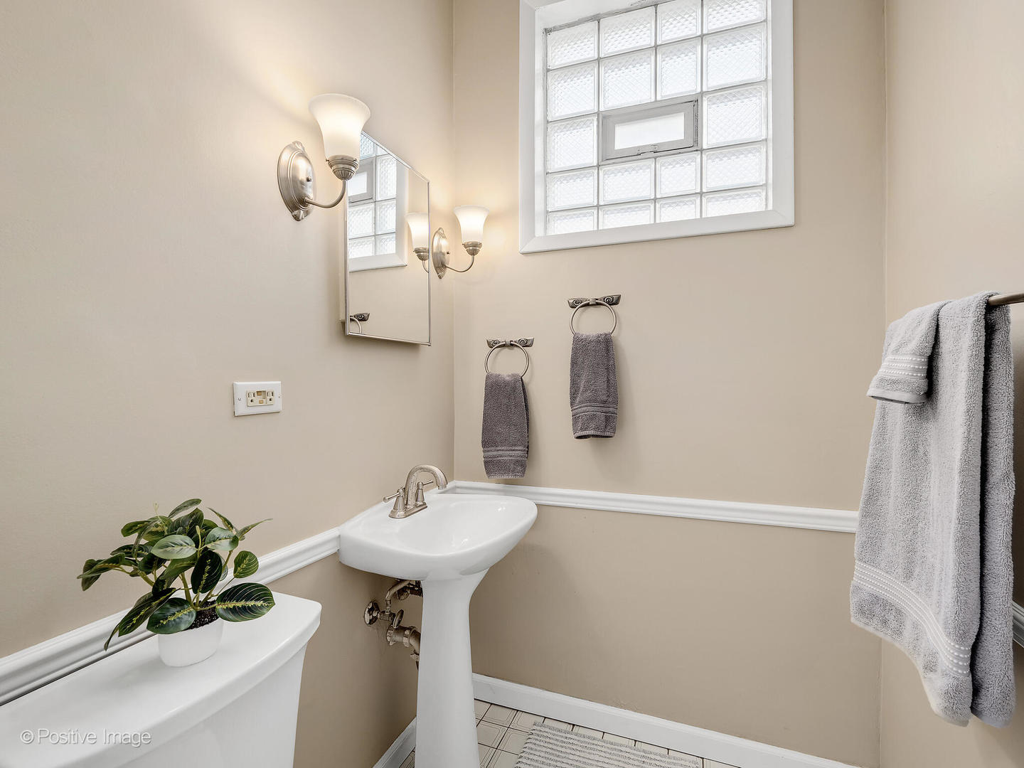 814 S HAWTHORNE Avenue, Elmhurst, IL 60126