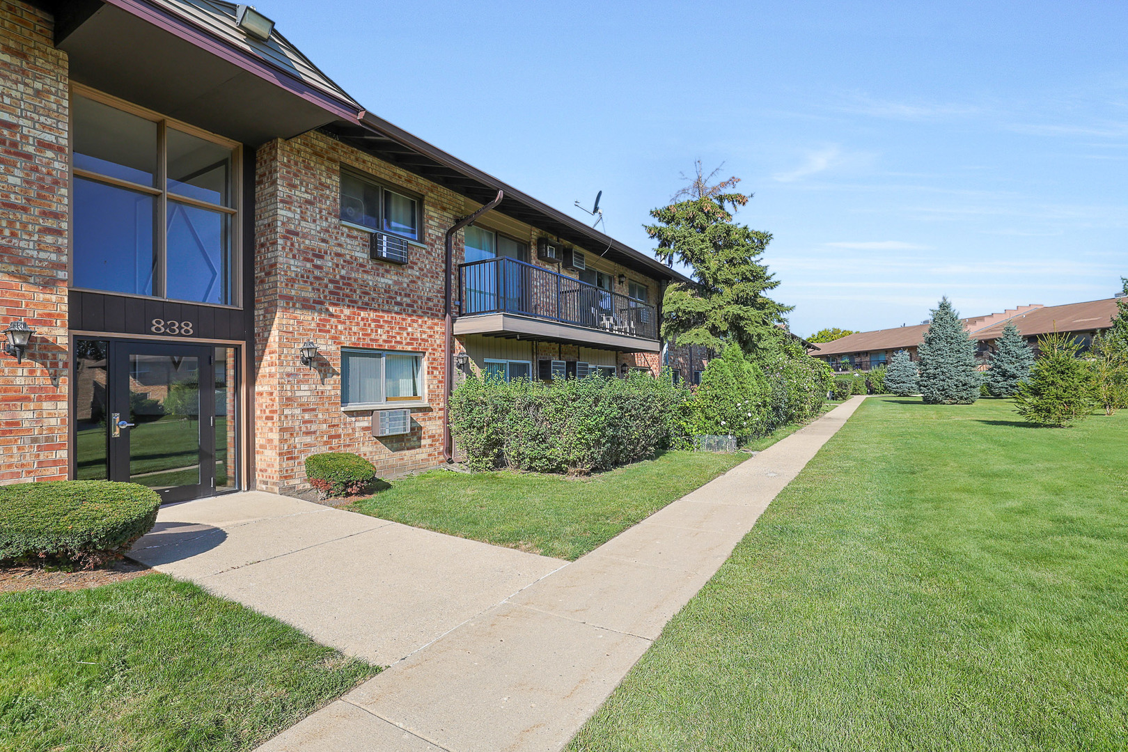 838 E Old Willow Road #105, Prospect Heights, IL 60070