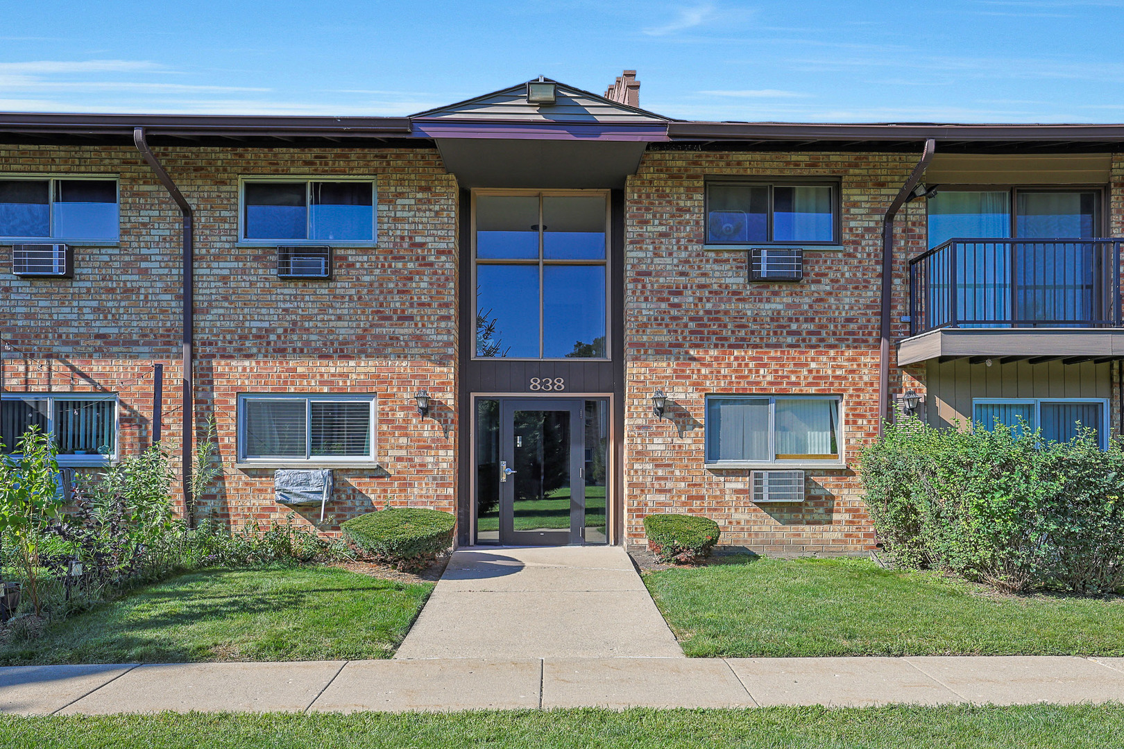 838 E Old Willow Road #105, Prospect Heights, IL 60070