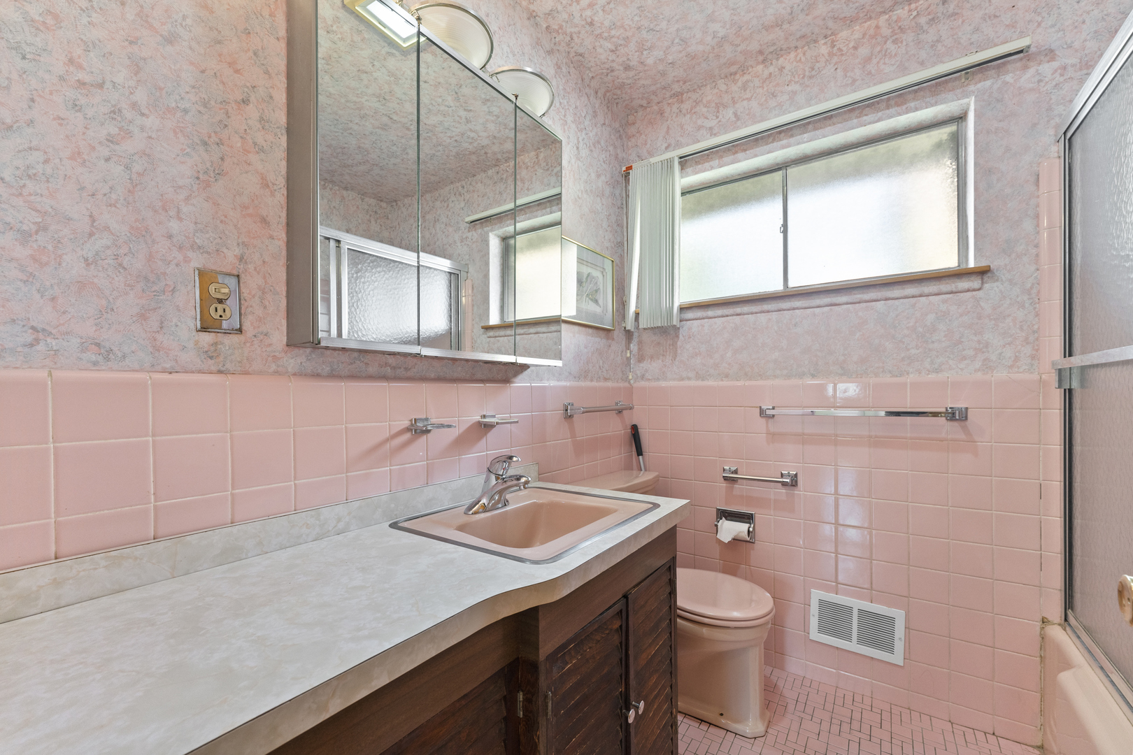 8616 N Oleander Avenue, Niles, IL 60714