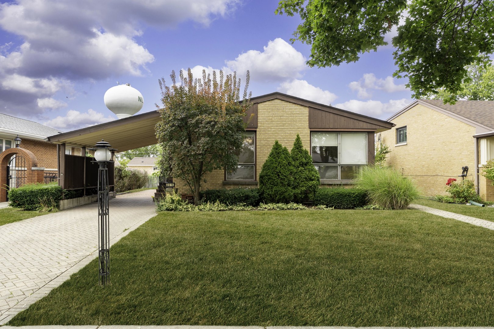 8616 N Oleander Avenue, Niles, IL 60714