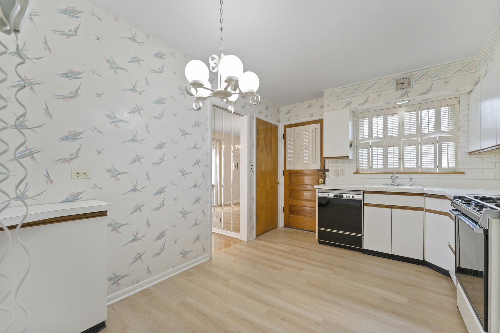 8616 N Oleander Avenue, Niles, IL 60714
