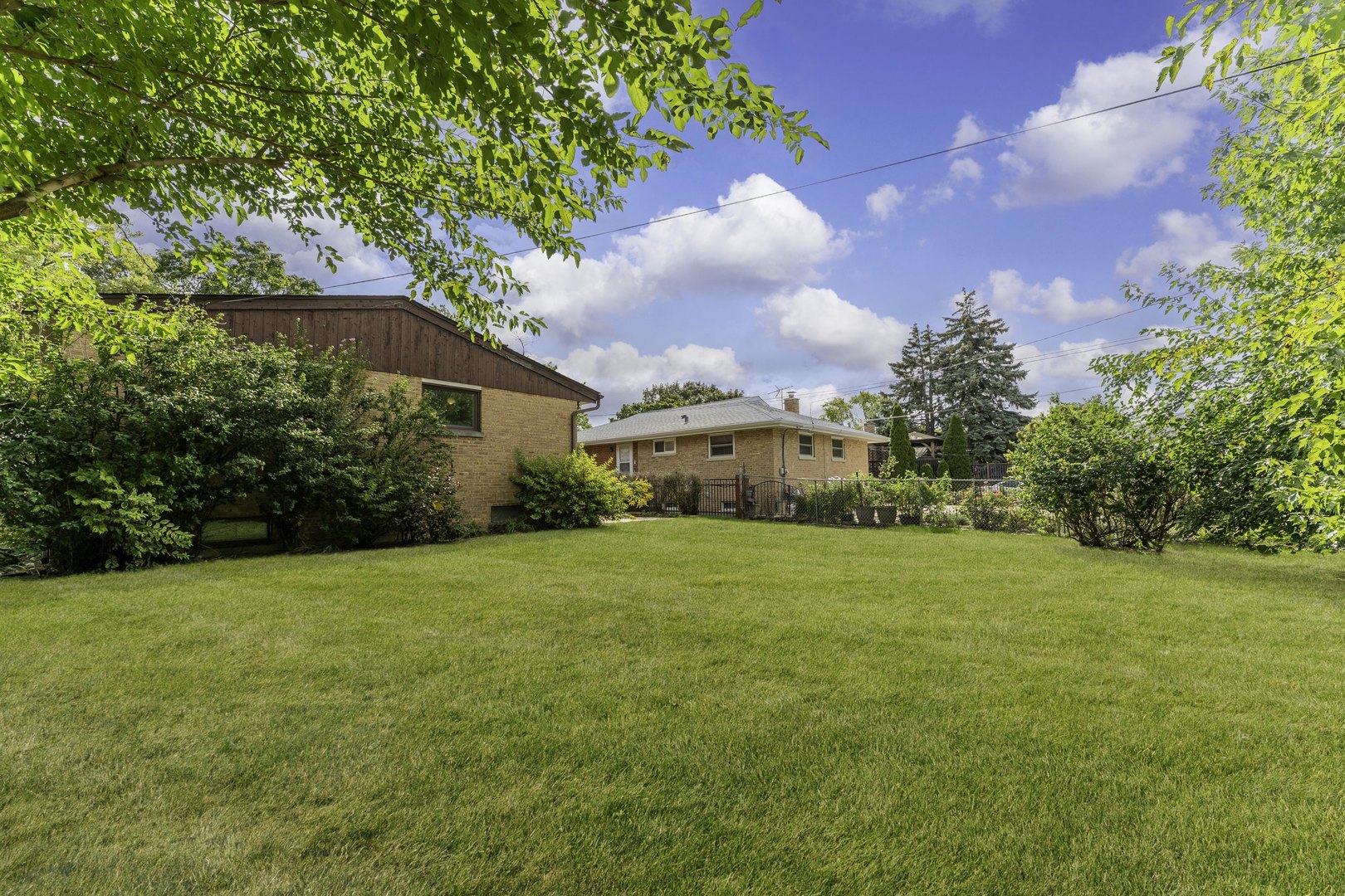 8616 N Oleander Avenue, Niles, IL 60714