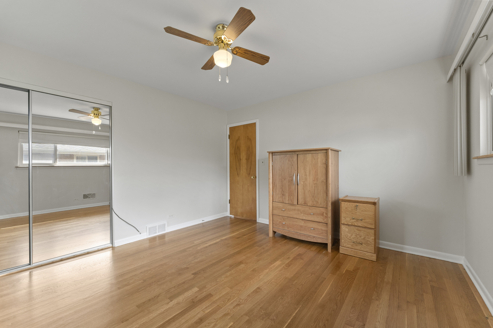 8616 N Oleander Avenue, Niles, IL 60714
