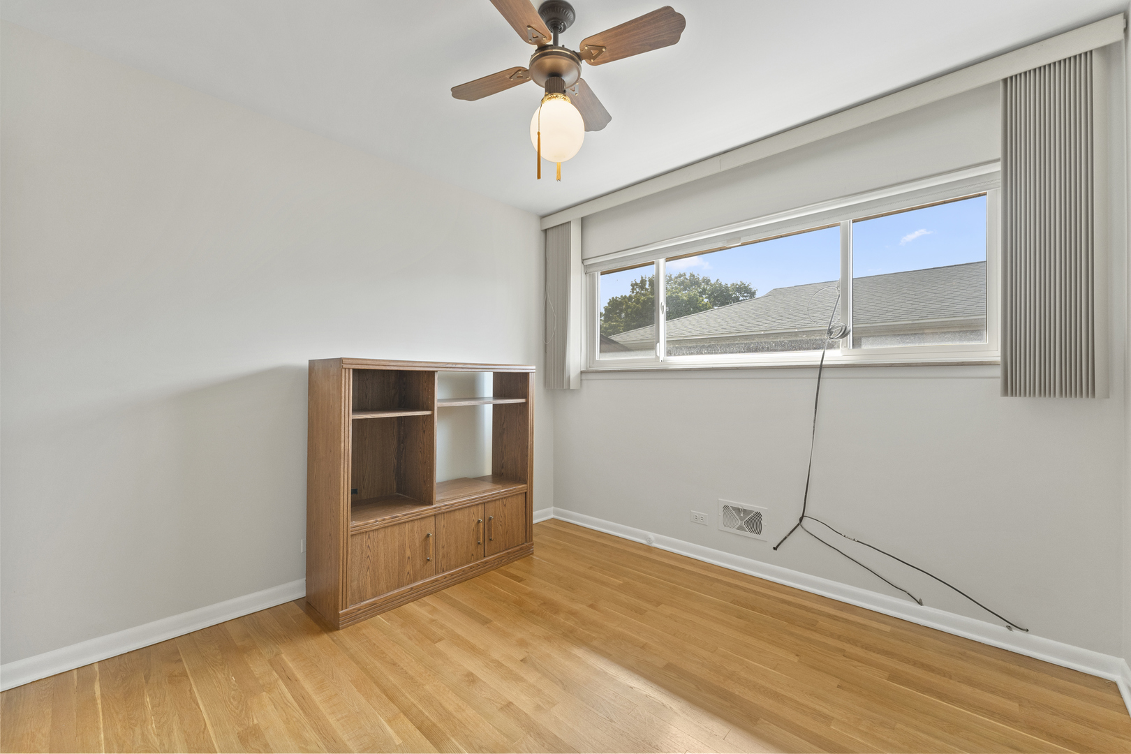8616 N Oleander Avenue, Niles, IL 60714