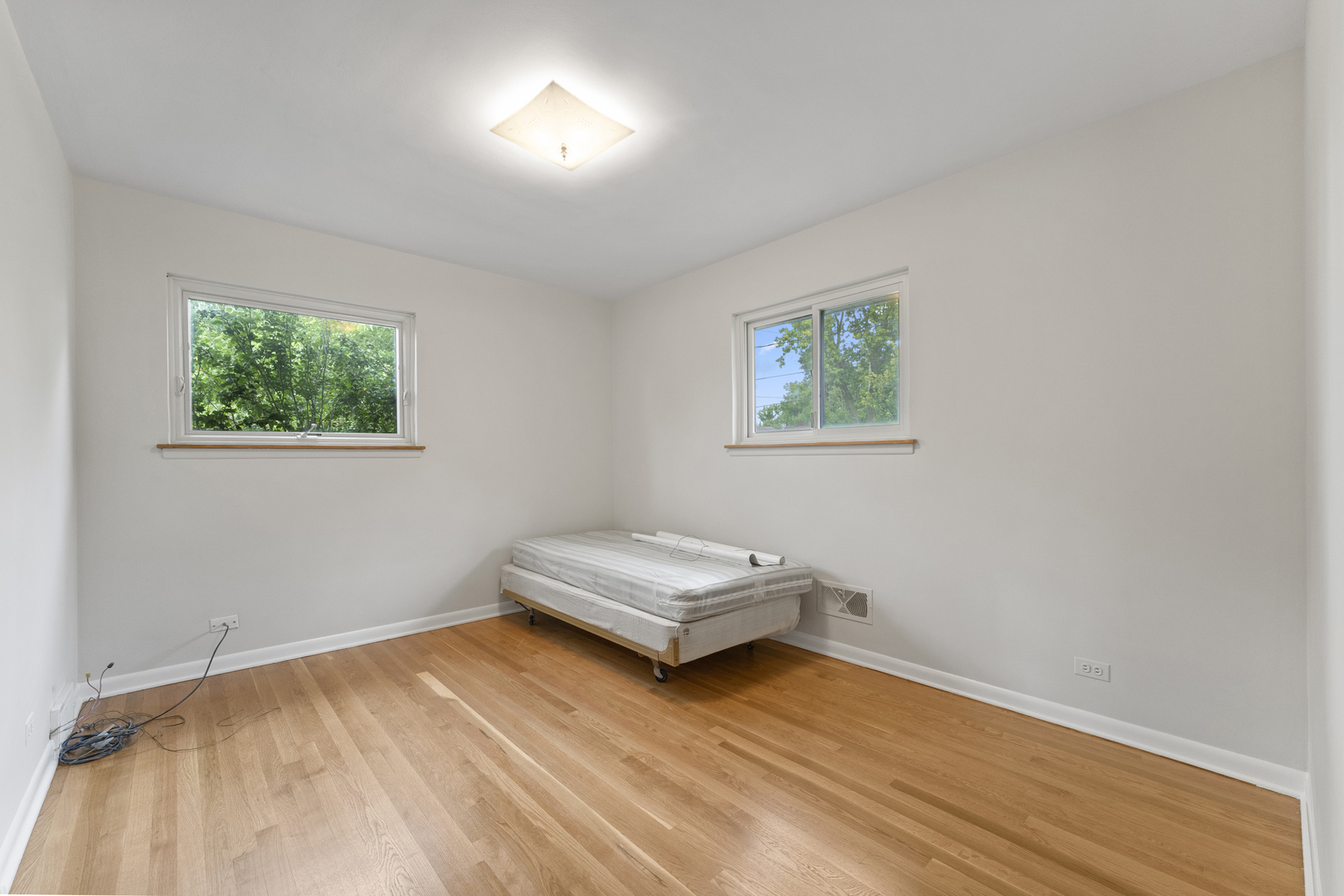8616 N Oleander Avenue, Niles, IL 60714