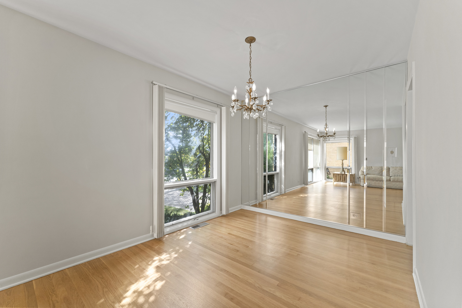 8616 N Oleander Avenue, Niles, IL 60714