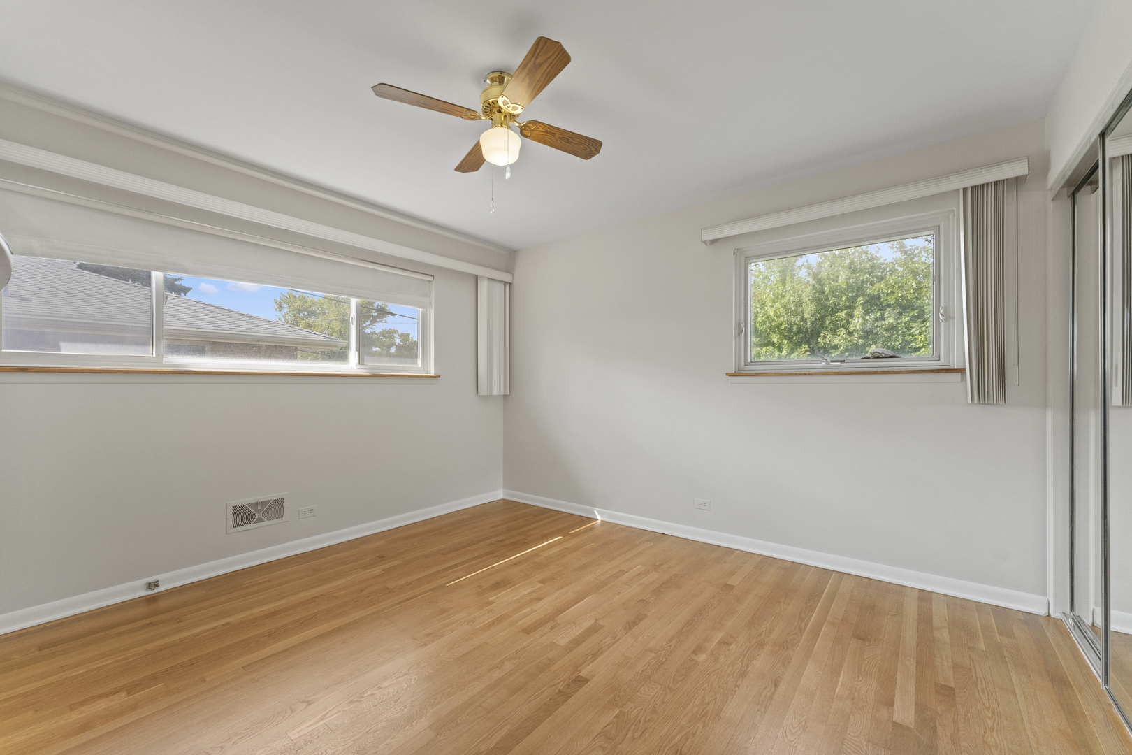 8616 N Oleander Avenue, Niles, IL 60714