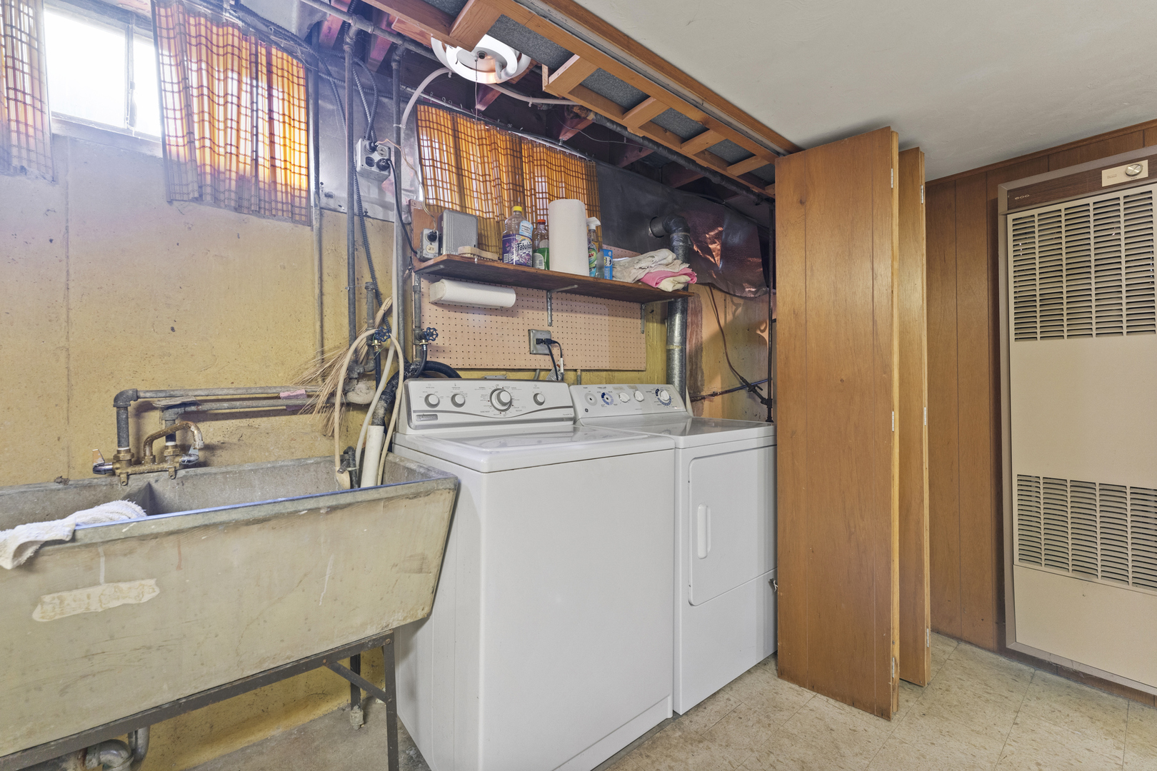 8616 N Oleander Avenue, Niles, IL 60714
