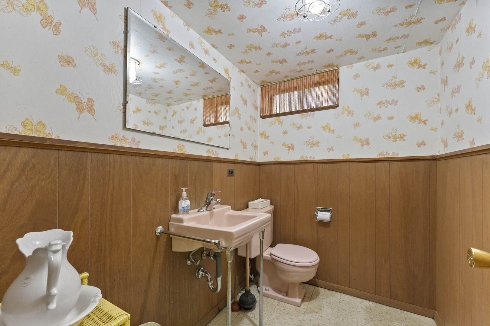 8616 N Oleander Avenue, Niles, IL 60714