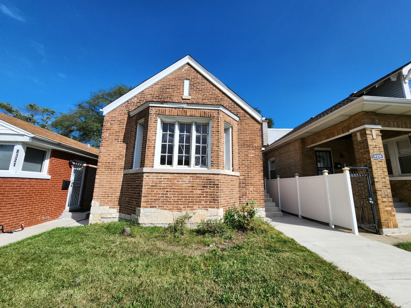 8325 S Cregier Avenue, Chicago, IL 60617