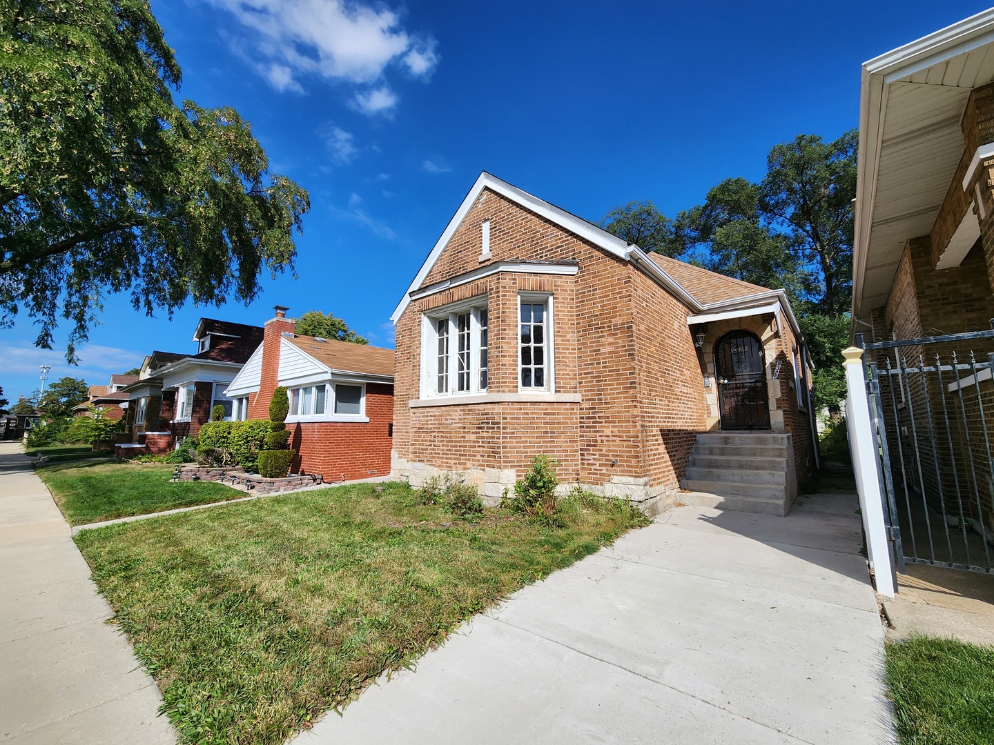 8325 S Cregier Avenue, Chicago, IL 60617
