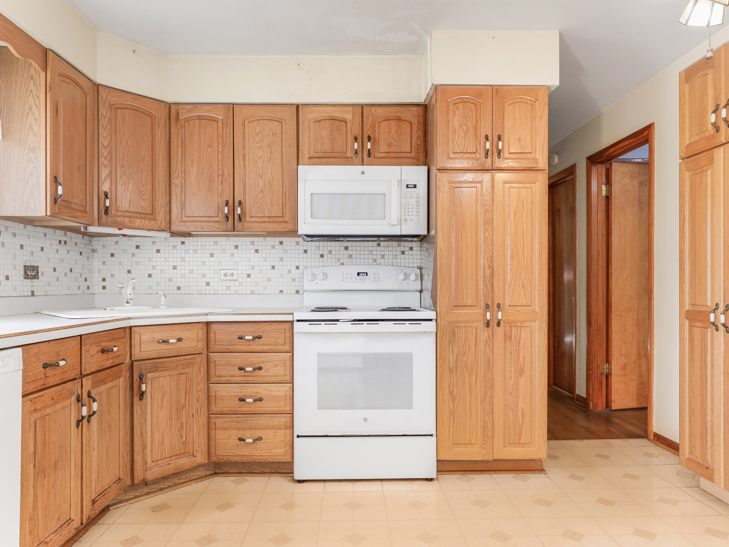 461 Springhill Drive, Roselle, IL 60172