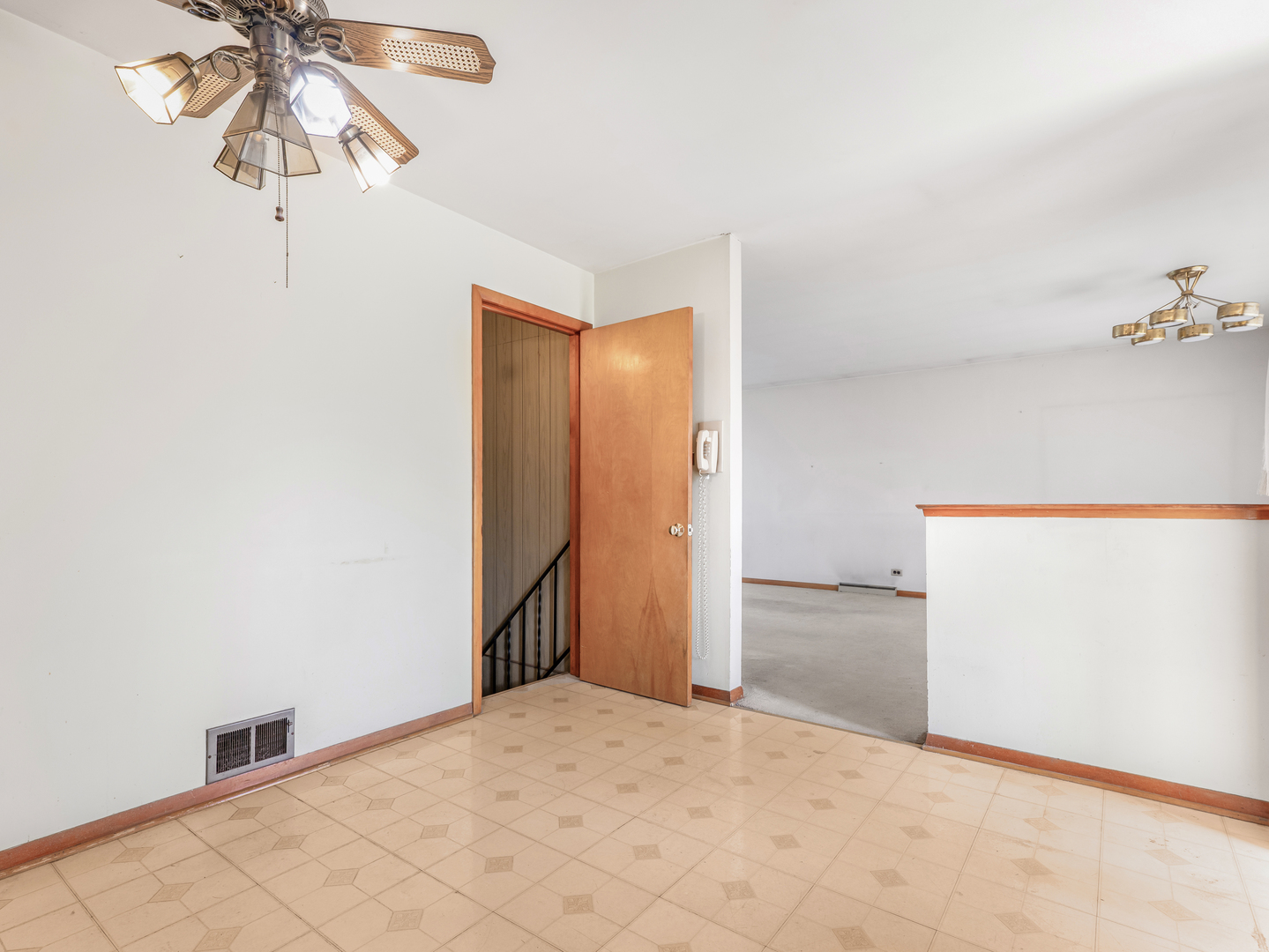 461 Springhill Drive, Roselle, IL 60172