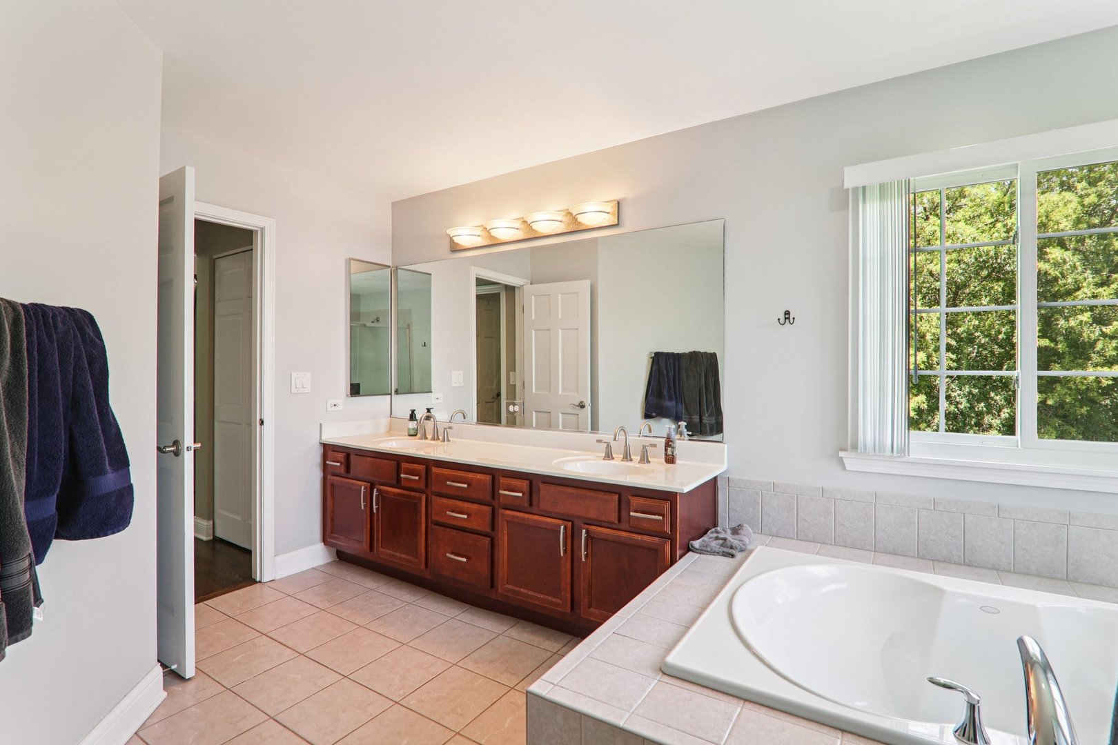 5570 Medinah Court, Gurnee, IL 60031