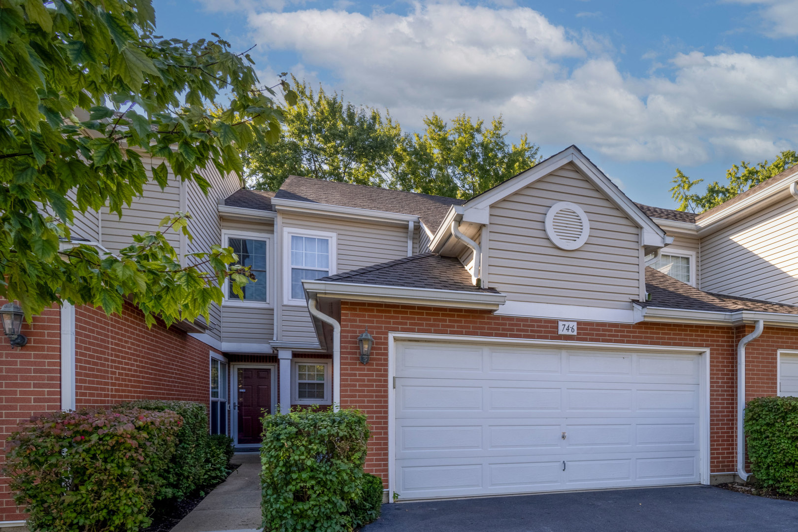 746 Old Checker Road, Buffalo Grove, IL 60089