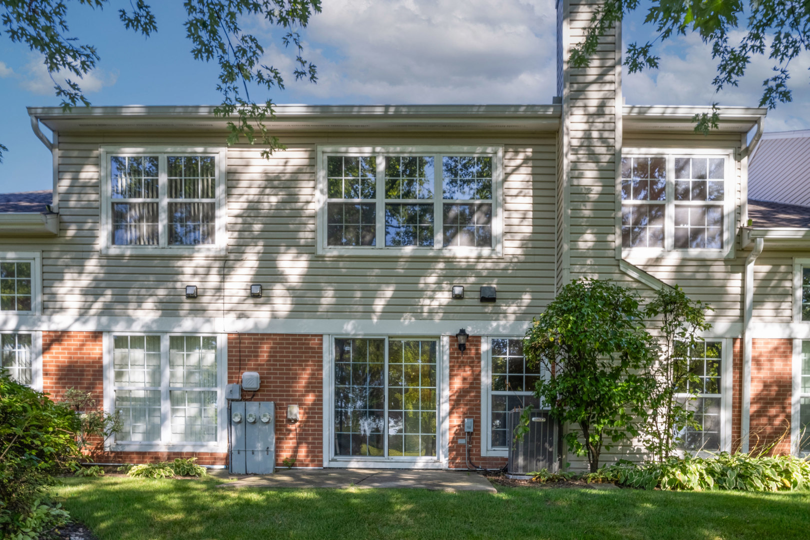 746 Old Checker Road, Buffalo Grove, IL 60089