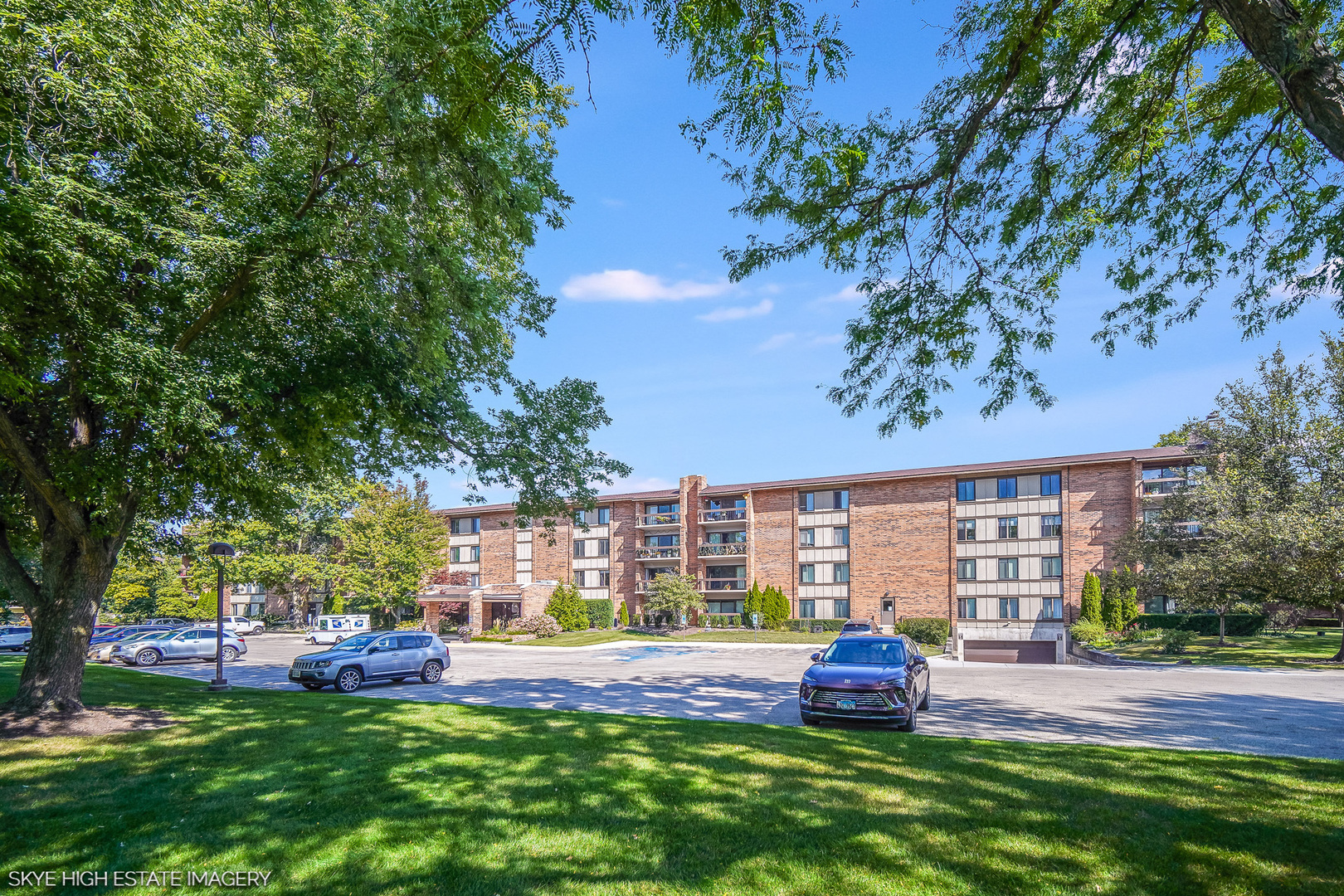 201 Lake Hinsdale Drive #303, Willowbrook, IL 60527