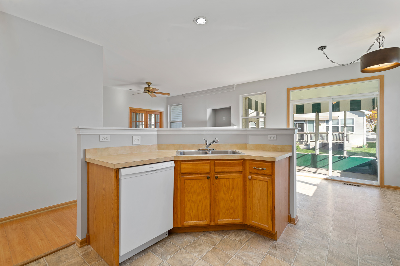 721 S Wellston Lane, Romeoville, IL 60446