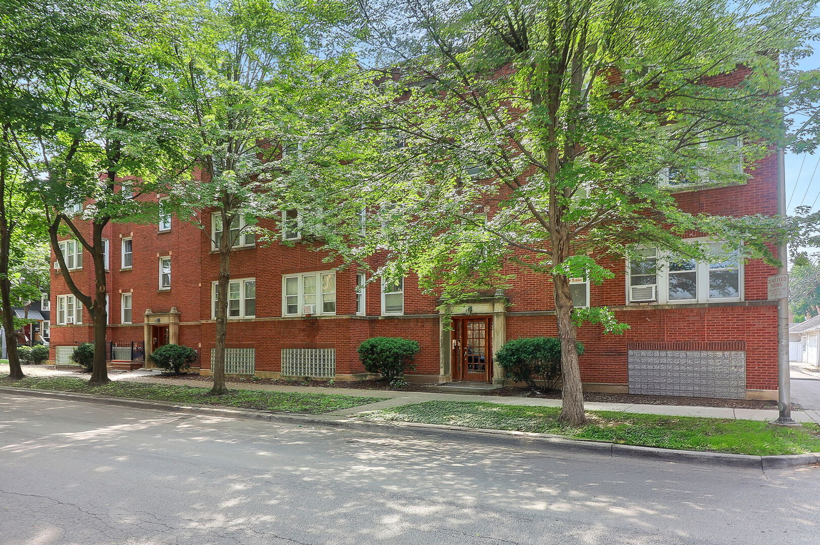 3707 W CULLOM Avenue #1, Chicago, IL 60618