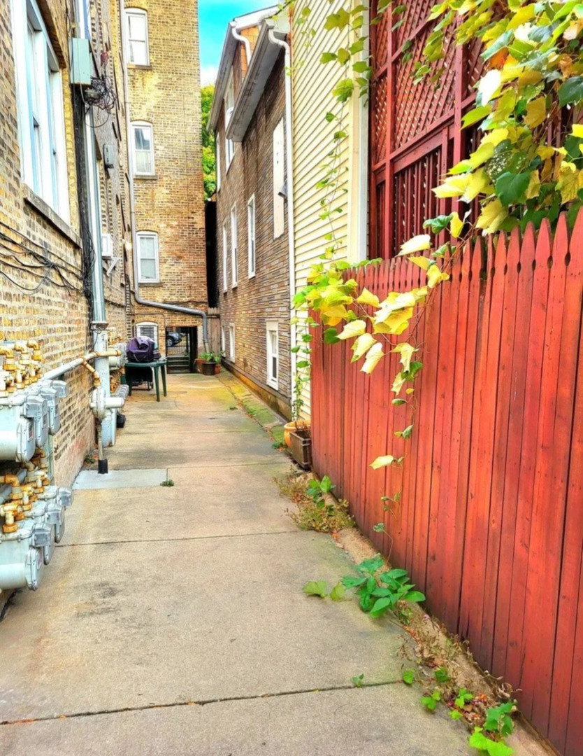 3707 W CULLOM Avenue #1, Chicago, IL 60618