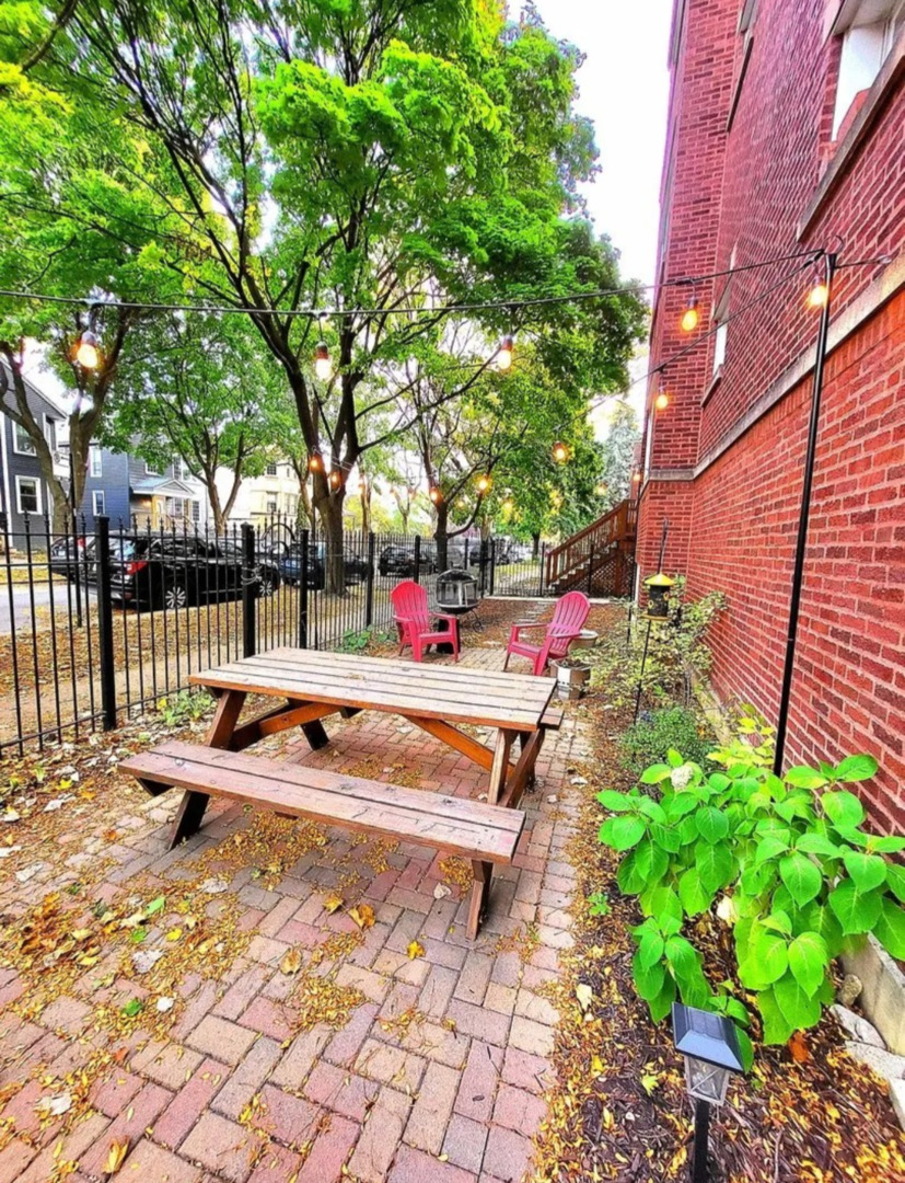 3707 W CULLOM Avenue #1, Chicago, IL 60618