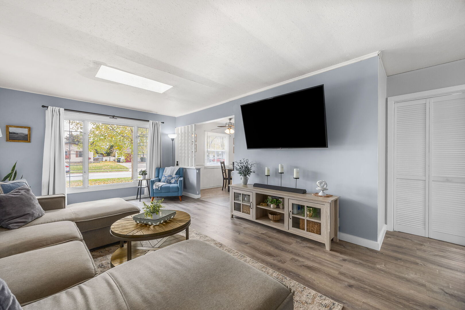 269 Thunderbird Trail, Carol Stream, IL 60188